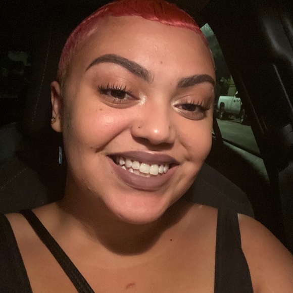 💕 MEET YOUR POSHER 💕 - Picture 1 of 6